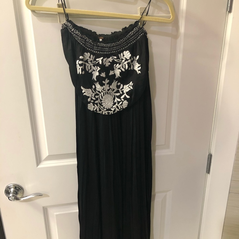 Strapless crop top and high waist skirt